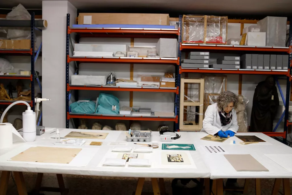 Restauren 74 obres que formaran part de l'exposició permanent del nou Museu Morera de Lleida