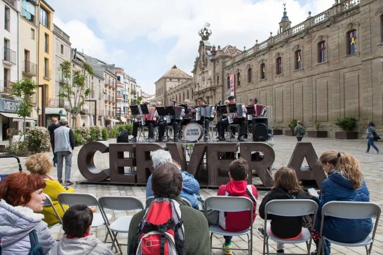 Cervera reuneix 200 acordionistes en la commemoració del Dia Mundial de l’acordió i entrega els Premis Recercat 2019