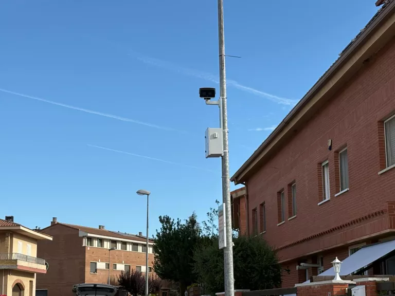 Benavent de Segrià reforça la seguretat amb dues càmeres de lectura de matrícules als accessos del municipi