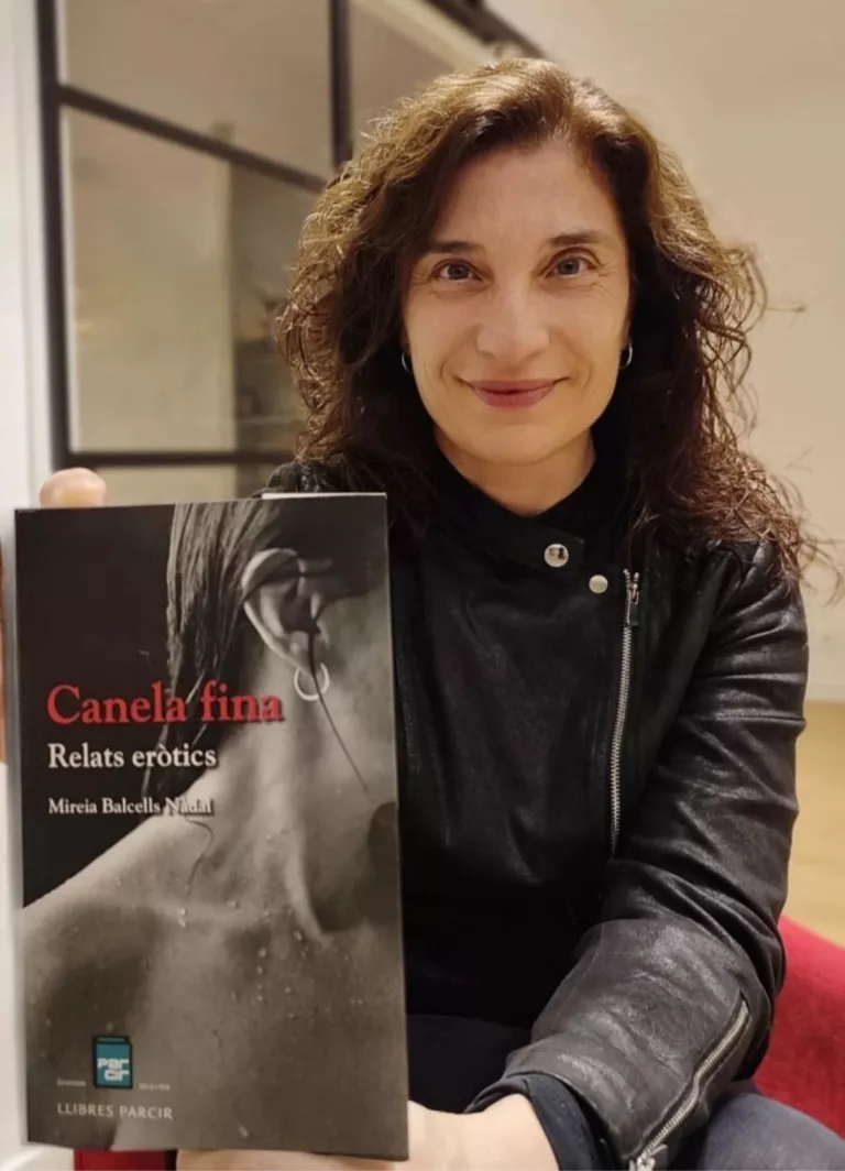 Mireia Balcells presenta a Tàrrega el seu primer llibre de relats eròtics ‘Canela fina’