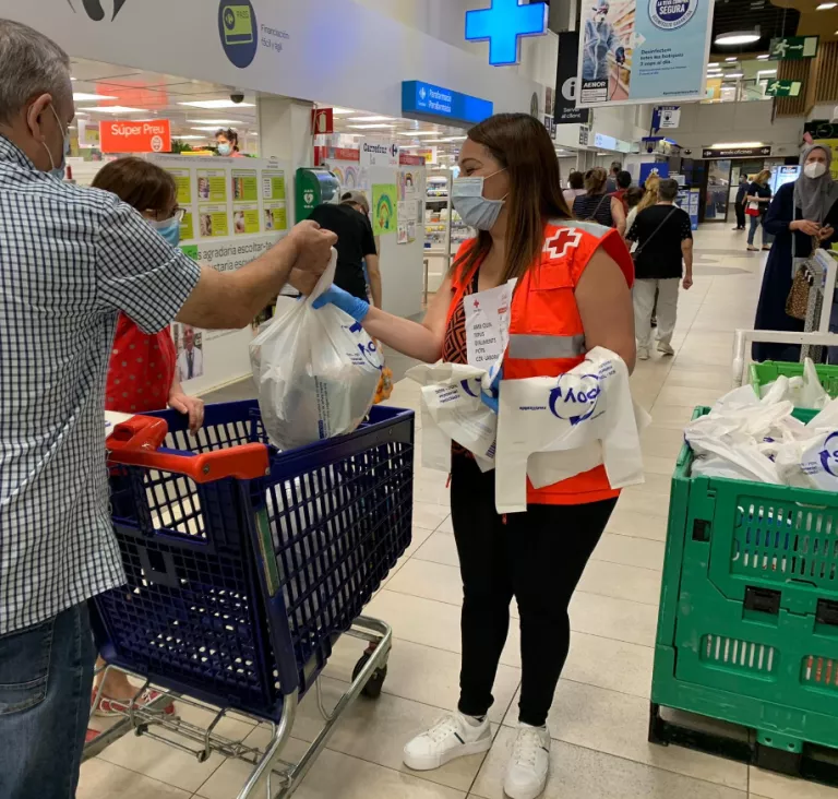 Creu Roja Lleida recapta 1.500 Kg d'aliments amb la campanya "Quilos de Solidaritat Carrefour"