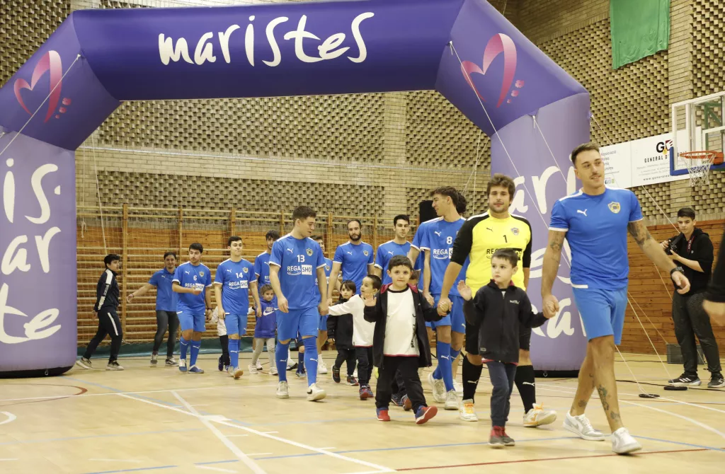 Més de 700 persones acompanyen la presentació del Club Esportiu Maristes Lleida