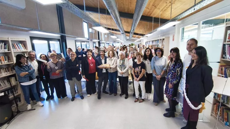 La consellera de Cultura inaugura la nova biblioteca del Palau d'Anglesola