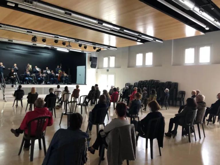 Comiat de Cobles a la Fresca, després d'un mes ple de música i sardanes adaptades a la Covid19