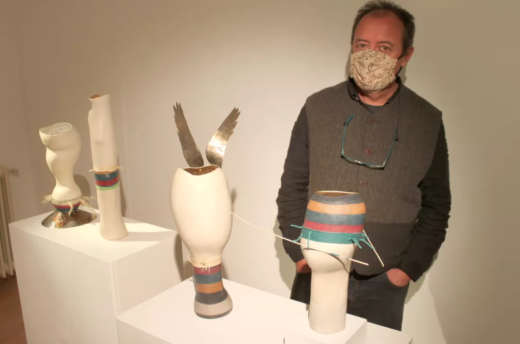 Tàrrega expressa les emocions a través de l’art amb 'Objectes' de l'artista Jose Davila