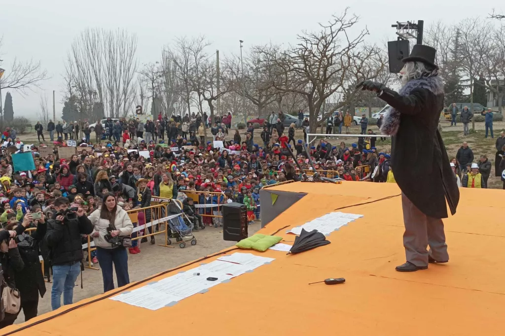 El Carnaval de Tàrrega inicia amb un espectacle que aplega més de 2.000 infants
