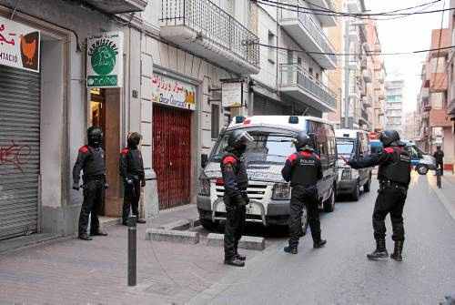 Una dotzena de detinguts a Lleida en una operació policial contra una banda de lladres