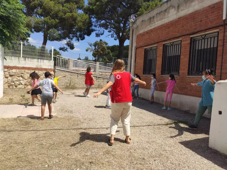 Més de 80 infants en situació de vulnerabilitat gaudeixen dels casals d’estiu de la Creu Roja