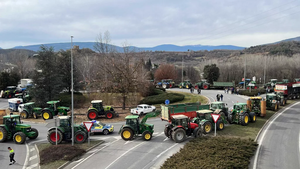 ⏯️ Marxa lenta d'una setantena de tractors des de la Seu d'Urgell a la frontera d'Andorra