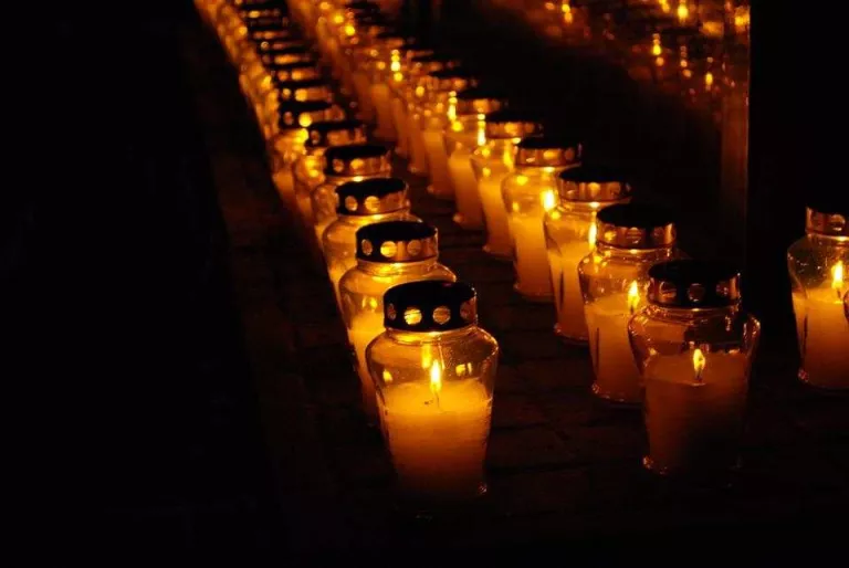 Dia de Tots Sants: esperits, flatulències i flors