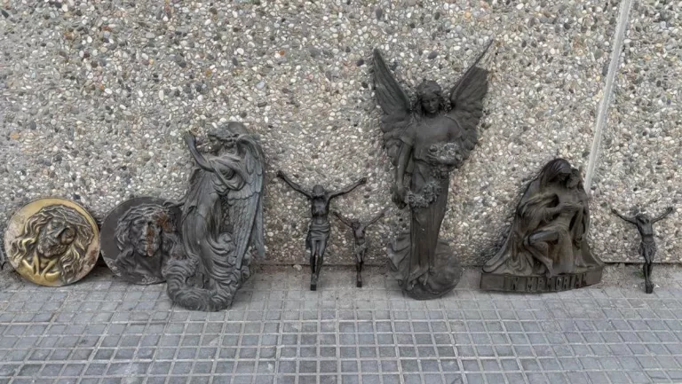 Una dona detinguda pels robatoris al cementiri del Palau d'Anglesola