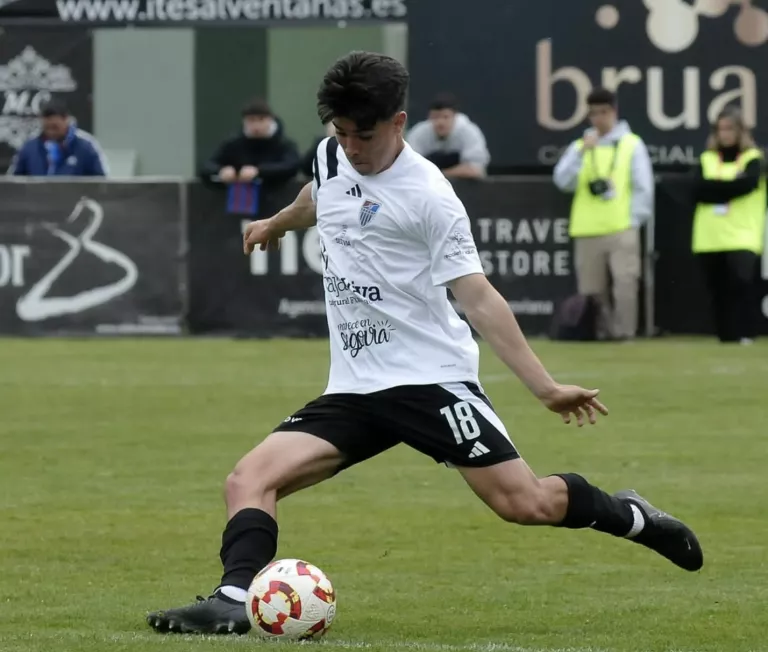 L’Atlètic Lleida incorpora el lateral Marcel Céspedes, que substituirà Jorge Bengoechea