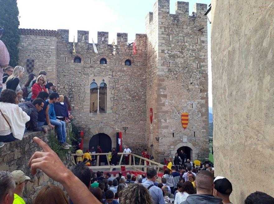 Tornen els combats medievals al Castell de Montsonís