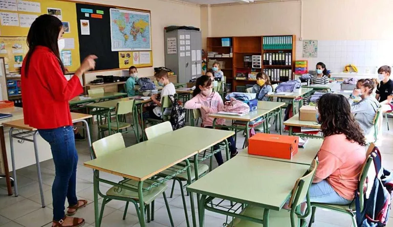 ℹ️ La covid marca la tornada a l'escola: grups estables, mascareta a partir dels 6 anys i entrada per torns