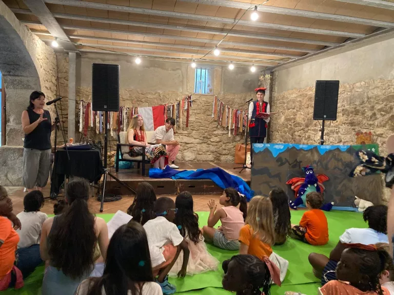 El cicle ‘Contes al carrer’ arrenca a Mollerussa amb èxit de participació en la primera sessió