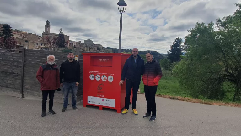 El servei de recollida de roba usada arriba a les Garrigues abans de l'obligació legal de 2025