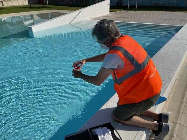 Més de 400 mostres de controls analítics aquest estiu a les piscines municipals del territori