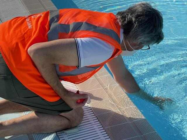 Més de 400 mostres de controls analítics aquest estiu a les piscines municipals del territori