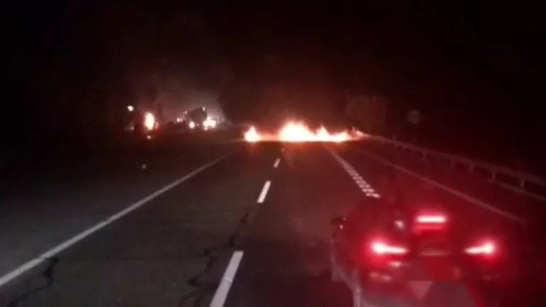 Els CDR tallen l'A-2 a Alcoletge amb una crema de pneumàtics