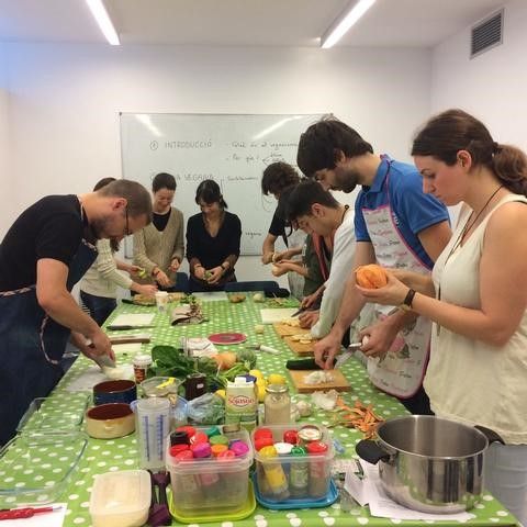 Taller de cuina vegana per a joves