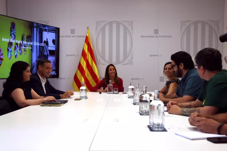 Els sindicats mantenen la vaga del primer dia de curs