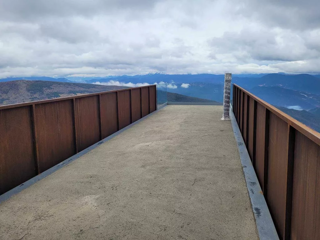 El mirador de la Creu de Guils, un 'balcó de cel' a l'Alt Urgell