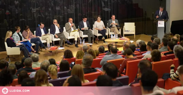 Els i les candidates a la Paeria debaten sobre l'educació concertada a Lleida