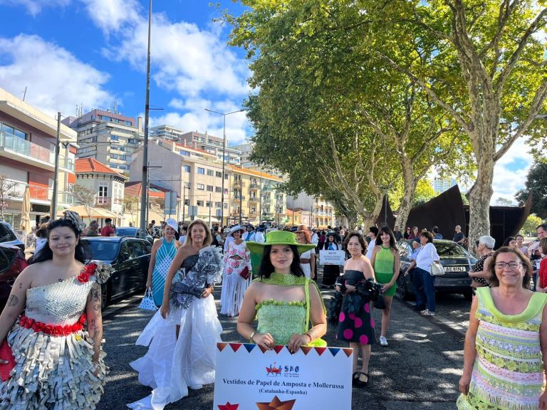 Mollerussa exhibeix a Porto els vestits de paper que opten a ser Patrimoni de la UNESCO