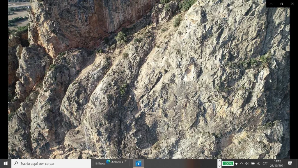 L'actuació de sanejament augmenta la seguretat dels talussos sobre la carretera de Camarasa