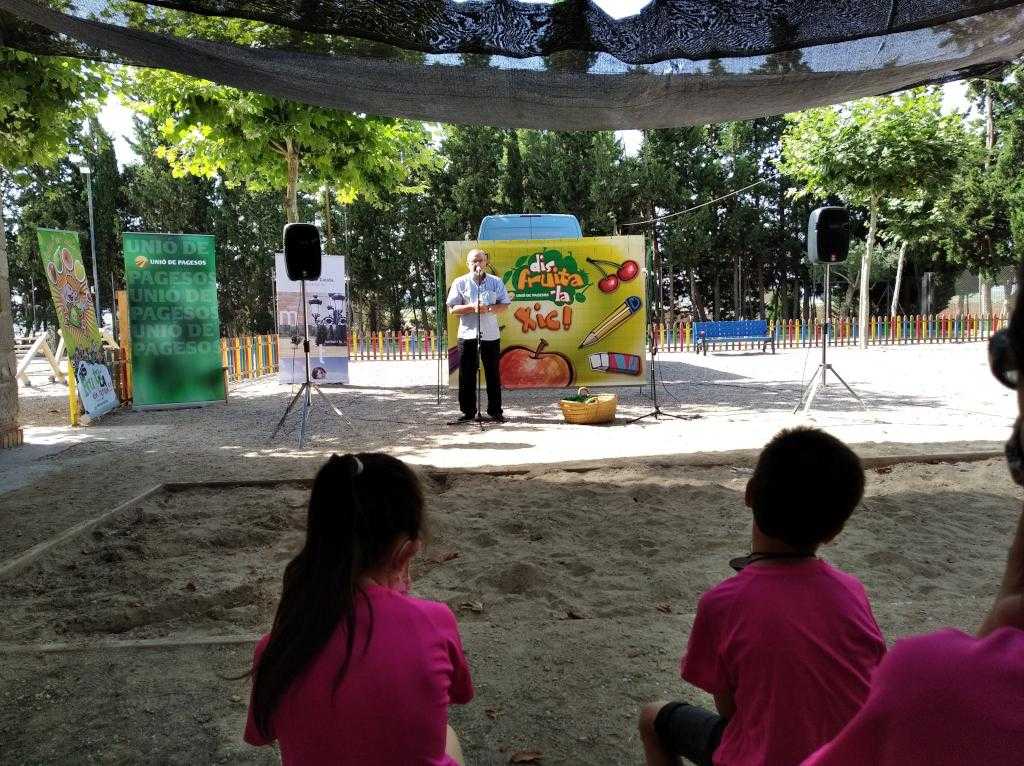 Foment del consum de fruita entre els infants amb la campanya “Disfruita-la a l’estiu”
