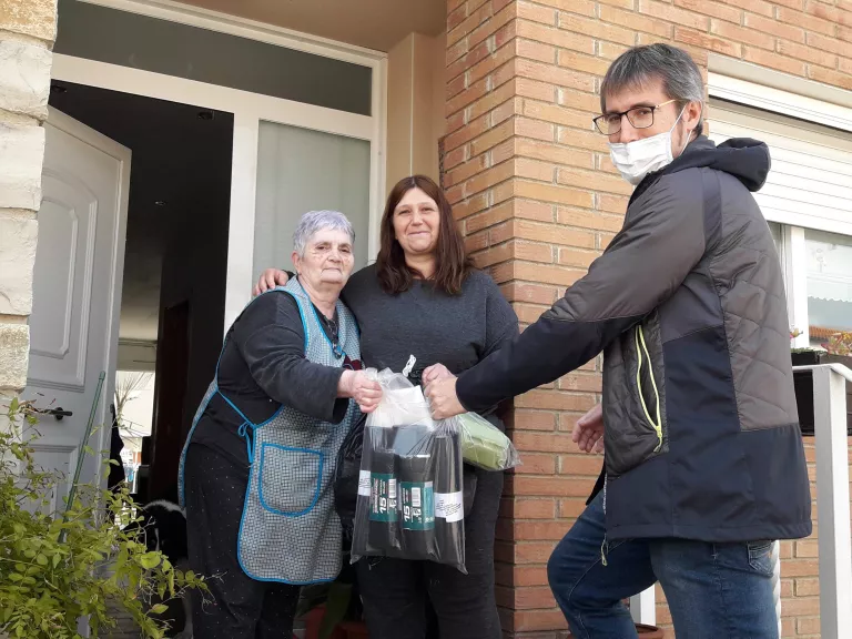 Campanya de confecció de bates i mascaretes a Agramunt