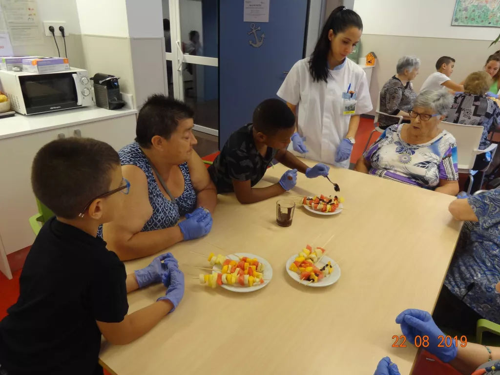 Taller de cuina saludable amb infants dels Salesians a la Residència i Centre de Dia Balàfia i Balàfia 2
