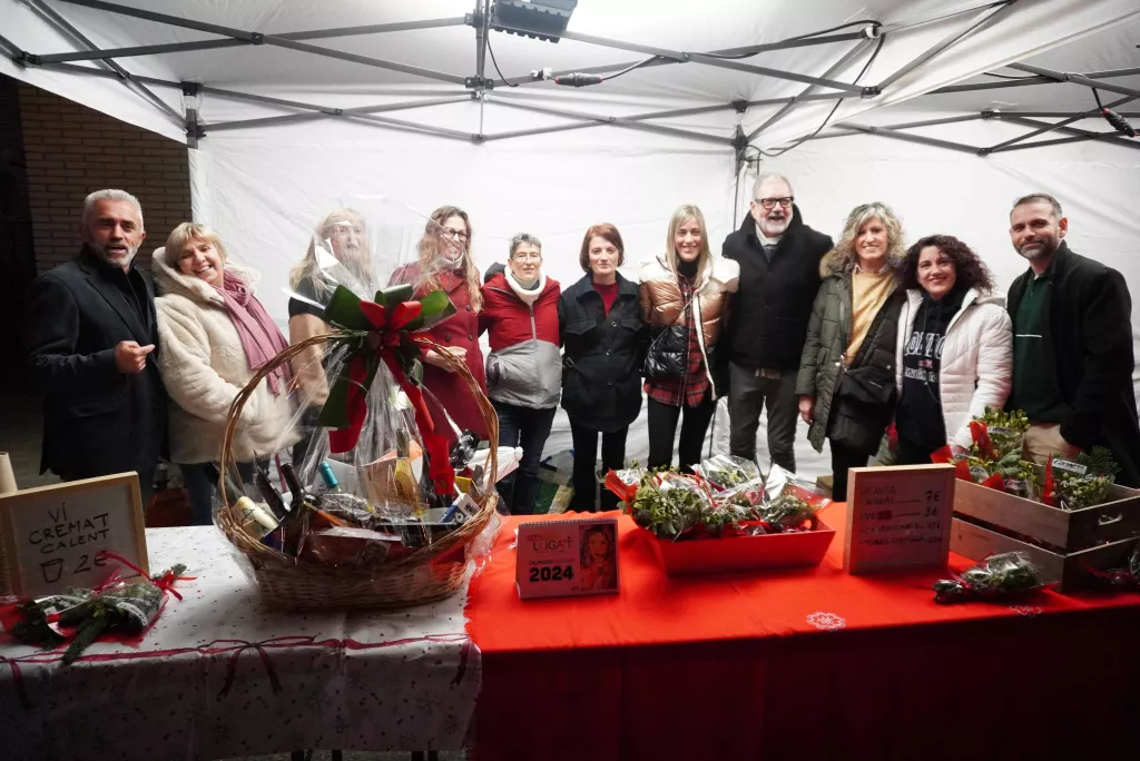 Sucs encén les llums de Nadal i inaugura el seu mercadet nadalenc