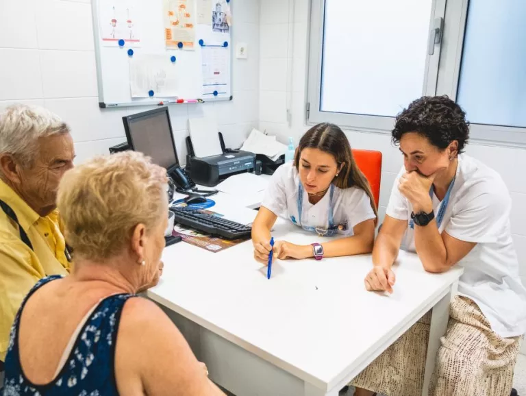 El 64,7% dels metges de Lleida utilitzen habitualment el català amb els pacients