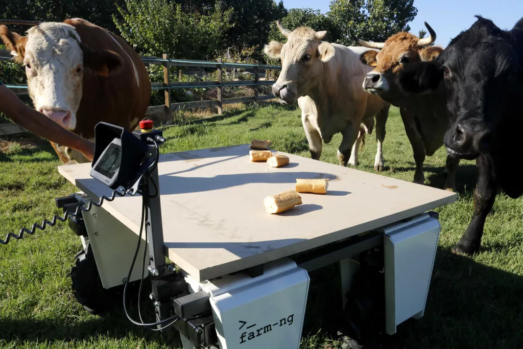 ⏯️ Arriba a Europa el primer minitractor elèctric que pot funcionar sol amb intel·ligència artificial