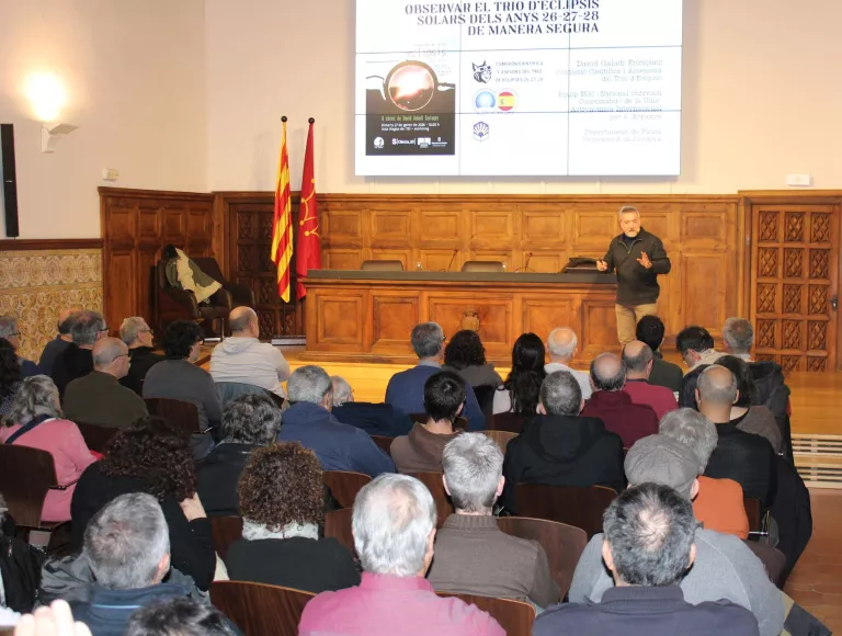 L’IEI acull una conferència sobre les maneres segures de mirar els eclipsis solars consecutius de 2026, 2027 i 2028