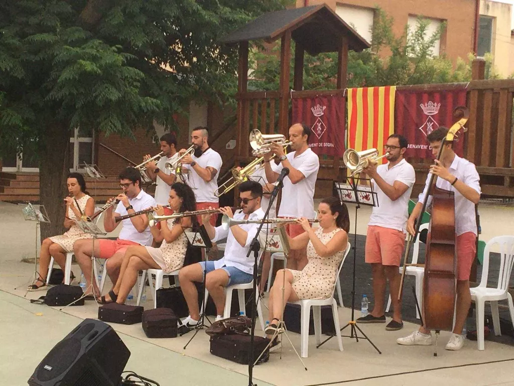 Comencen a sonar les 'Cobles a la Fresca' al Segrià