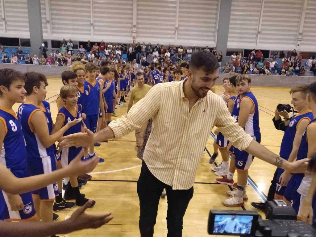 Tàrrega homenatja Pierre Oriola, recent campió del món de bàsquet