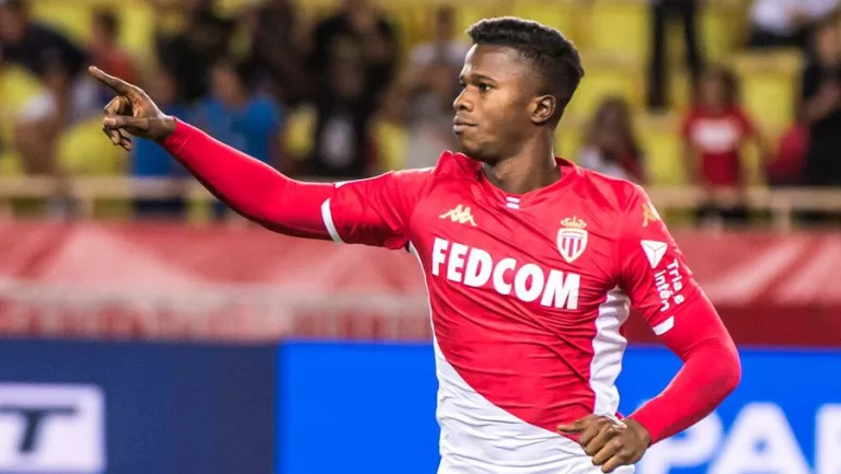El futbolista Keita Baldé lloga un edifici a Lleida per allotjar-hi temporers que dormen al carrer