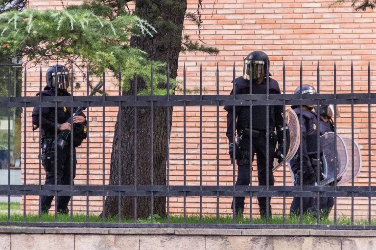 Tres comandaments policials neguen agressions durant l'1-O a Lleida