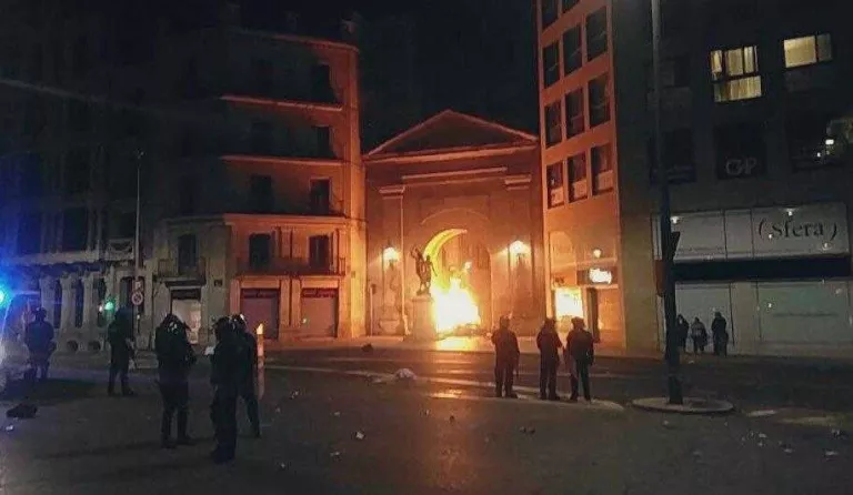 #SentènciaProcés: La seguda aplega més de 6.000 persones i acaba amb càrregues i disturbis a Lleida