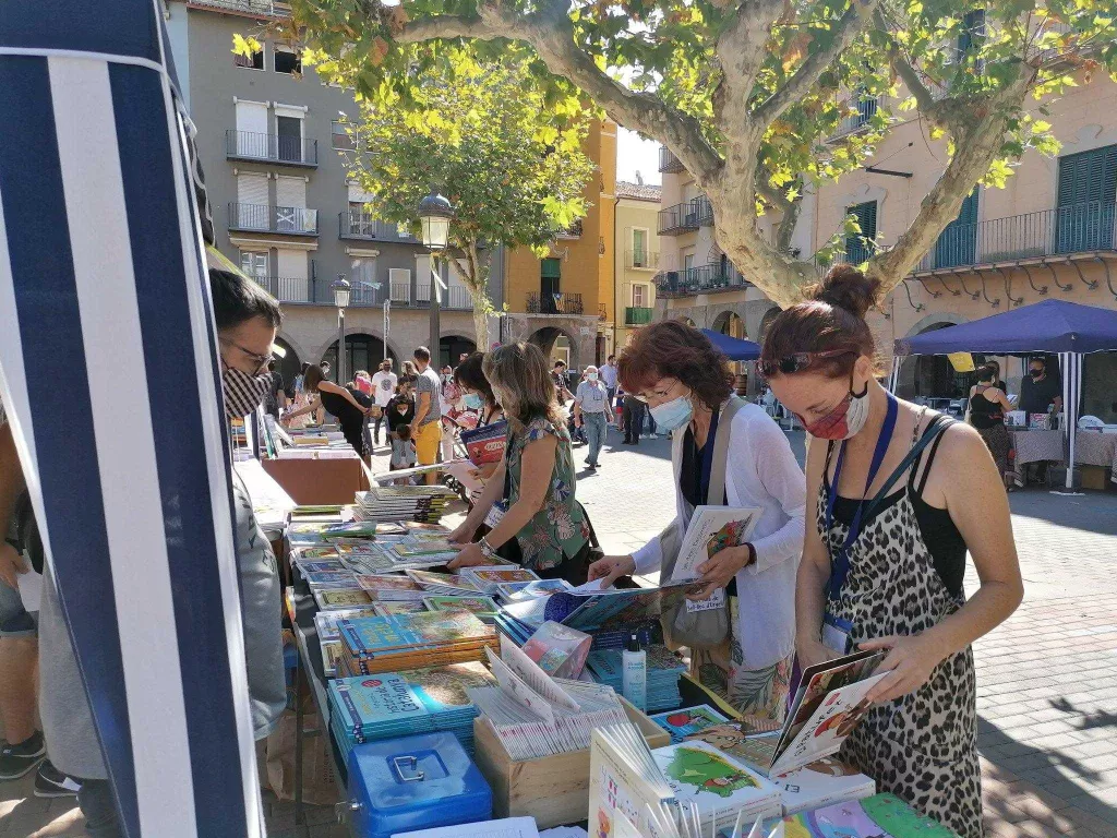 ⏯️ L'Encontats homenatja Josep Vallverdú amb una escultura del popular personatge Rovelló