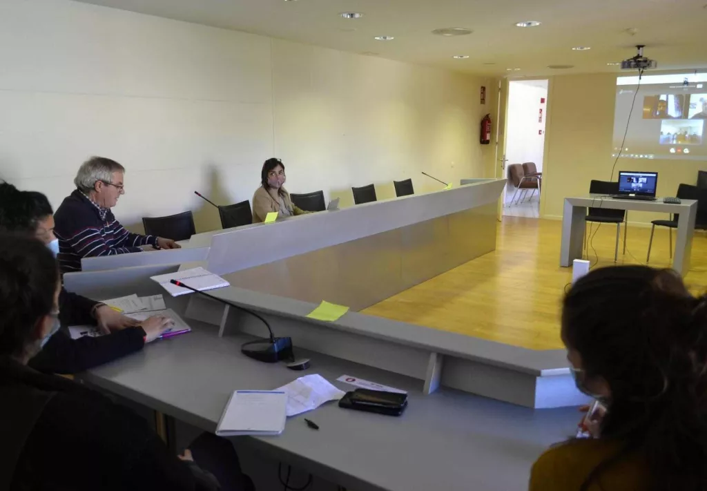 Cervera engega una campanya per disminuir les bosses d’escombraries al carrer
