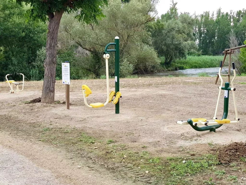 Torres de Segre instal·la un circuit de cal·listènia i elements biosaludables a l’aire lliure