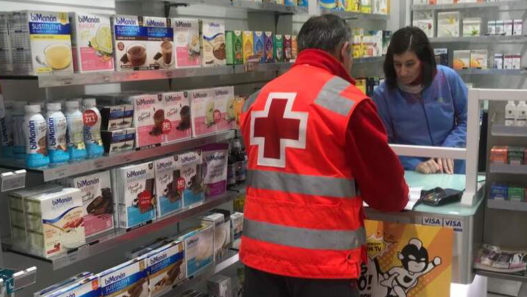 Farmàcies i Creu Roja facilitaran l'entrega de medicaments a domicili a pacients vulnerables