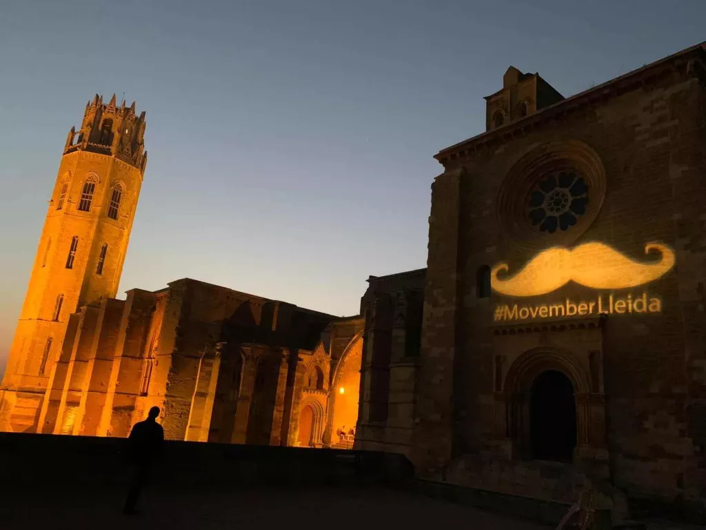 ⏯️ Donació de Lligues Lleida, cançó de l'Arnau de Vilanova i bigoti gegant a la Seu Vella per visibilitzar el càncer de pròstata