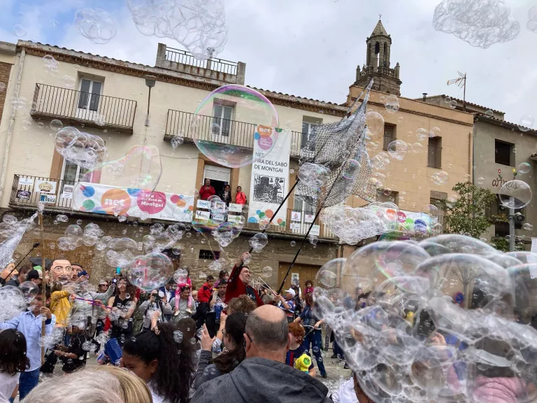 L’Ensabonada de Montgai supera el mig milió de bombolles i apunta al Guinness