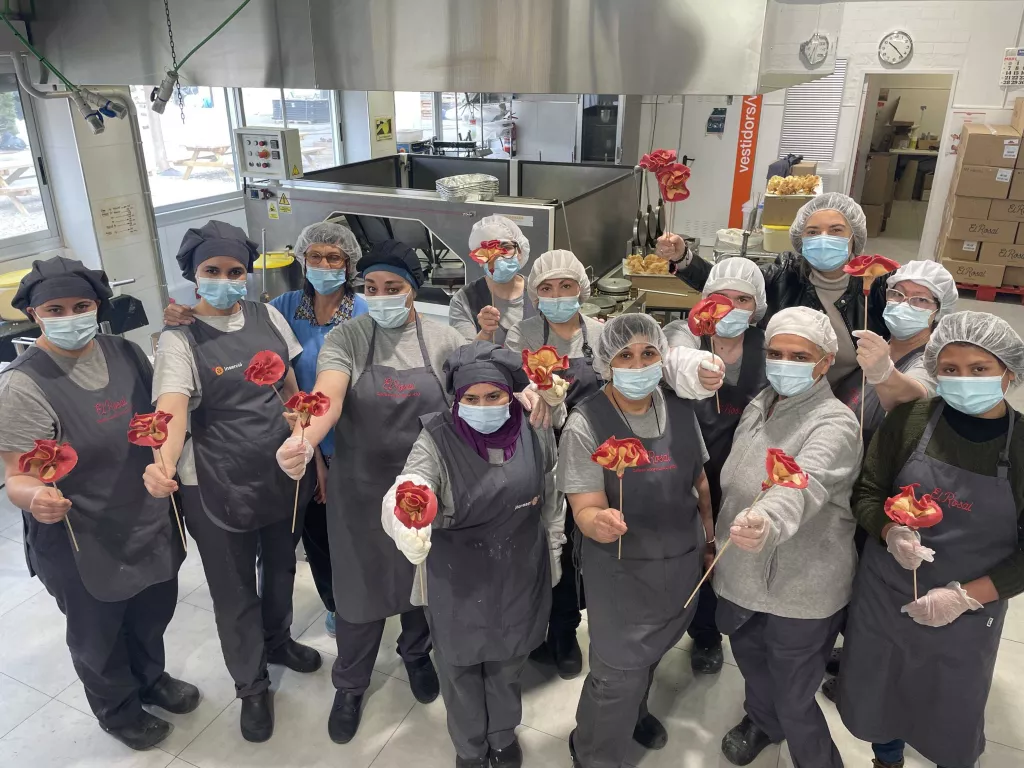El Rosal del Grup Alba preveu vendre 25.000 roses de galeta i xocolata aquest Sant Jordi