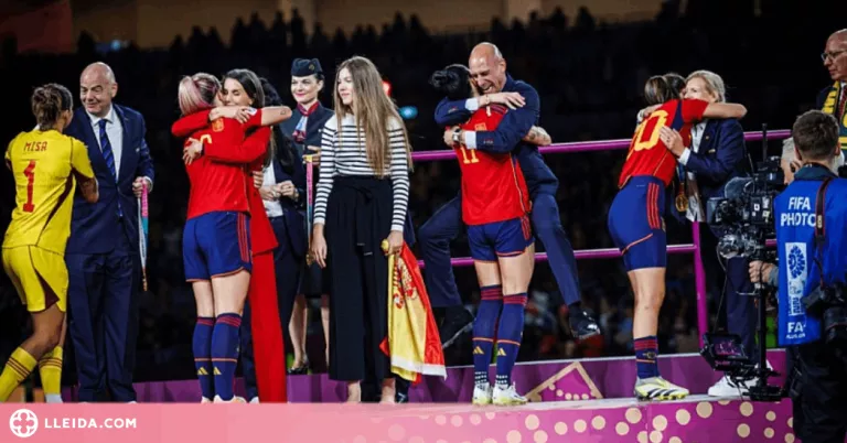 La Federació Espanyola de Futbol demana disculpes per la "conducta inapropiada" de Rubiales
