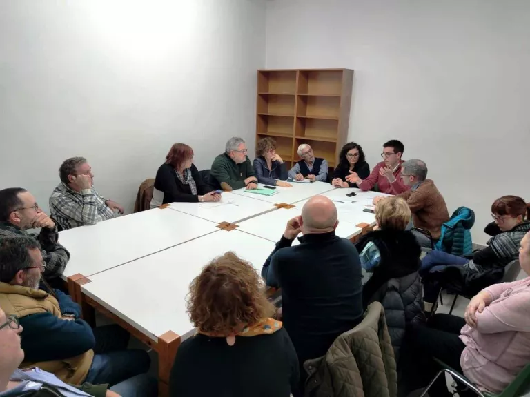 Adif es compromet a arranjar el talús de la via del tren a Raimat durant aquest any
